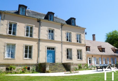 Maison de Maitre with 1 hectare of land 
