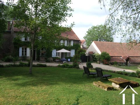Maison de caractere avec 3 chambres, appartement,grange, dep