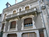 Character 6 bedroom townhouse in the centre of a lively town