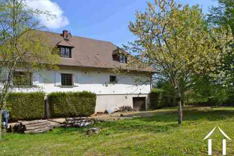 Beautiful character house with pool on 7500m2 of land