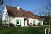 Pretty house 3 ha and lake withn walk distance shops