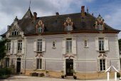 Town house, dominating wine village