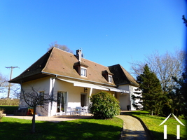 Modern house on 2 ha near amenities