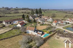 Vue aérienne de la maison et du hameau (1)