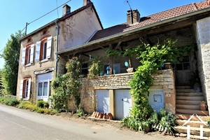 Authentic house with garden in quiet village near Cluny